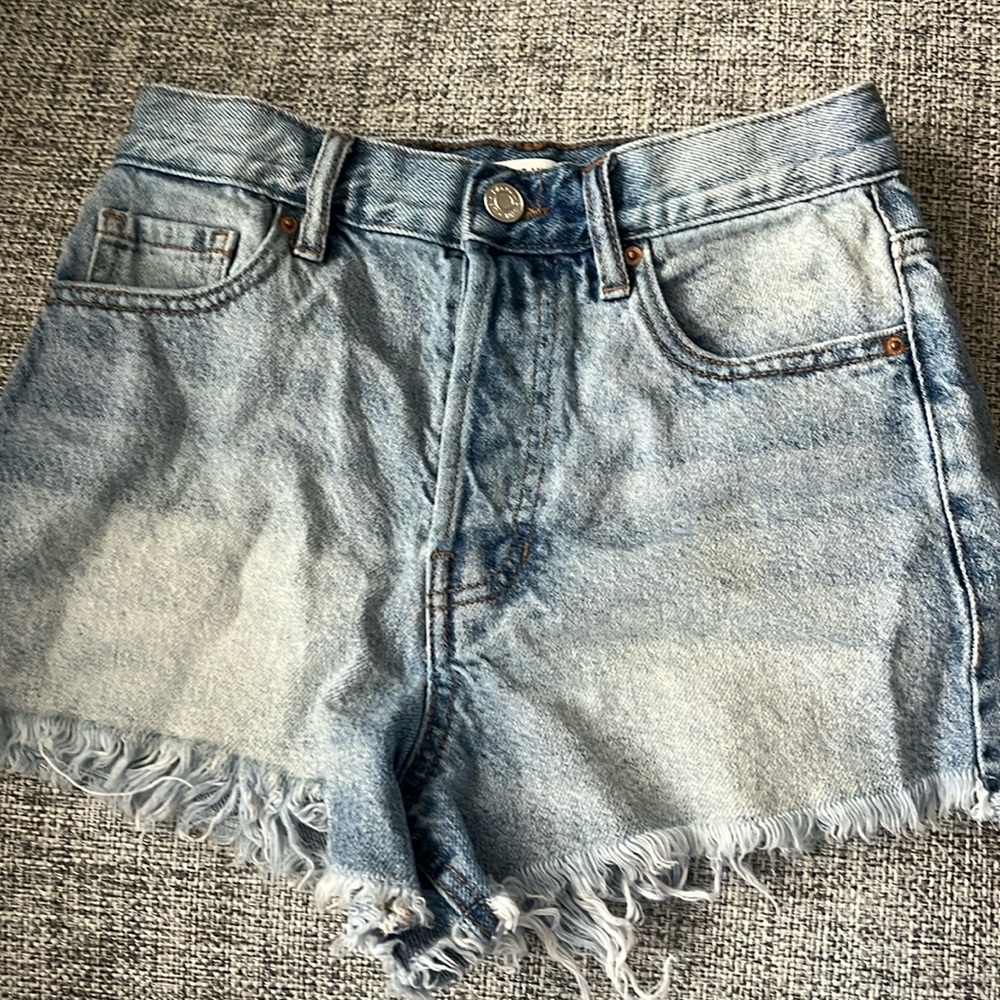 Size 24 vintage high size pacsun denim shorts!